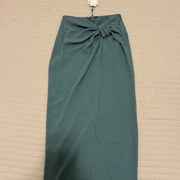 Brand new Zara skirt in size XS - Picture 1 of 4
